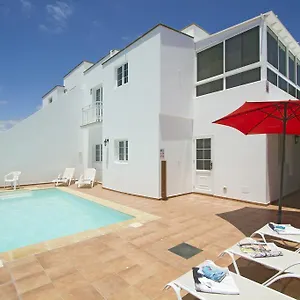 https://villa-webb.in-canary-islands.com